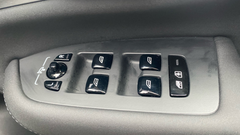 Volvo XC90 2.0 B5P Ultra Dark 5dr AWD Geartronic Petrol Estate